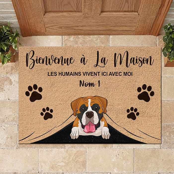 Les humains vivent ici avec nous French - Funny Personalized Pet Decorative Mat