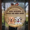 Der Hund Weiß, Dass Sie Hier Sind - lustiges Personalisiertes Hundetürschild, Funny Personalized Dog Door Sign German