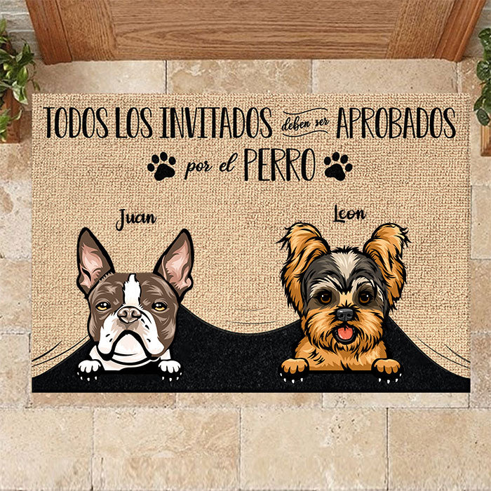 Todos los invitados deben ser aprobados por el perro Spanish - Funny Personalized Dog Decorative Mat