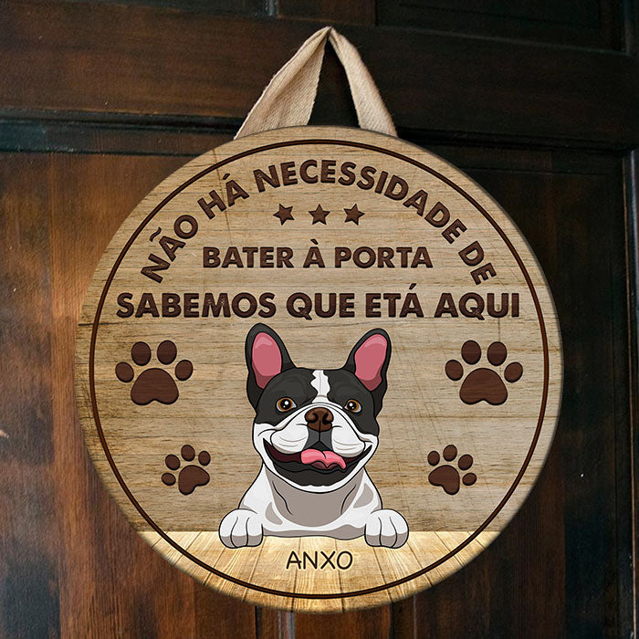 O Cão Sabe Que Estás Aqui - Sinal Da Porta Do Cão Personalizado E Engraçado, Funny Personalized Dog Door Sign Portuguese