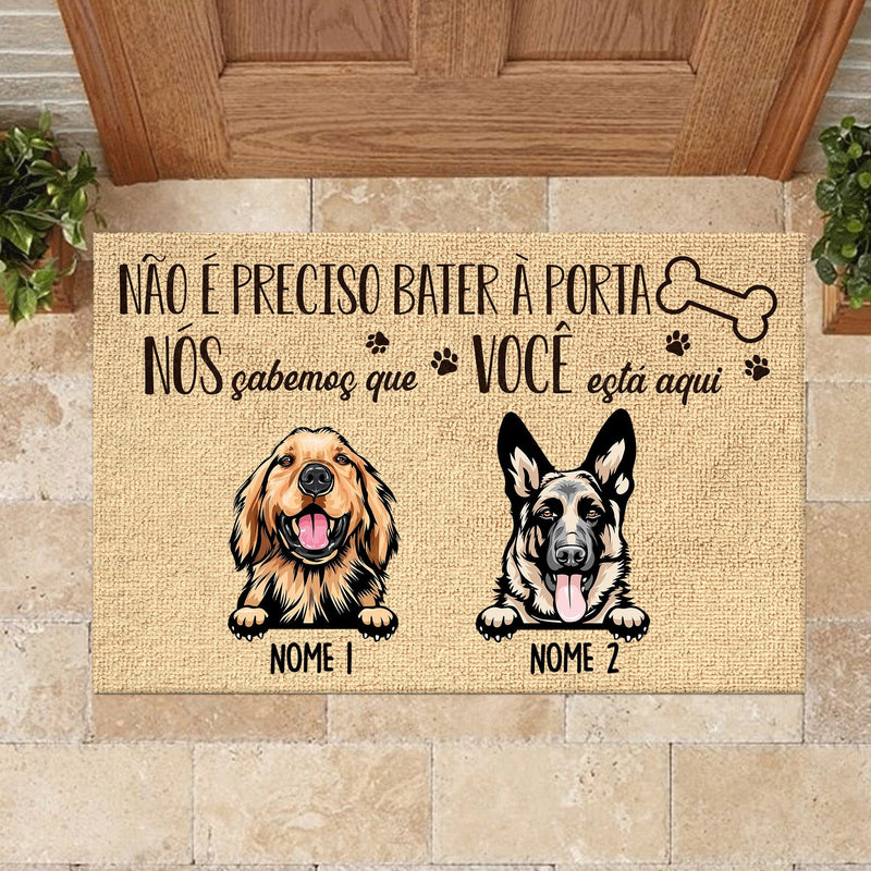 Não É Preciso Bater À Porta Portuguese - Funny Personalized Dog Decorative Mat