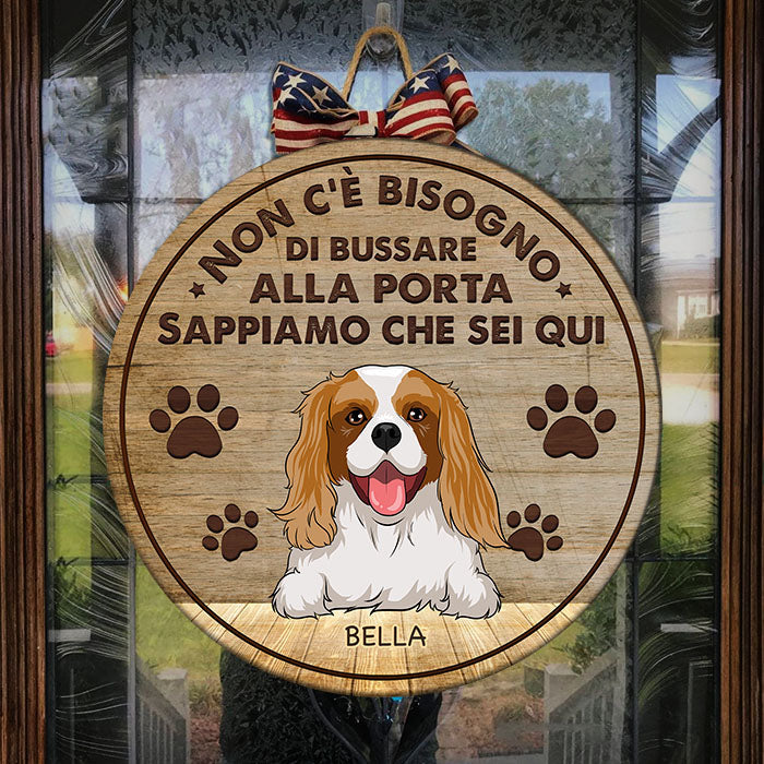 Il Cane Sa Che Sei Qui - Divertente Cartello Personalizzato Per La Porta Del Cane, Funny Personalized Dog Door Sign Italian
