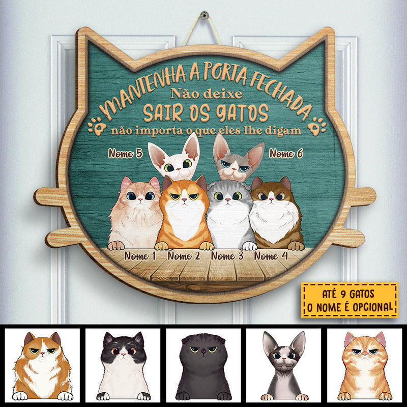 Não Deixe Sair Os Gatos - Não Importa O Que Lhe Digam - Personalized Shaped Door Sign Portuguese